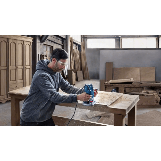 Masina de frezat Bosch GOF 130 Masina de frezat Bosch GOF 130